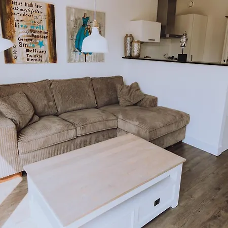 Апартаменты Spacious Lakeside Retreat, Cleaning Included Uitgeest