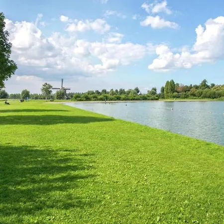 Spacious Lakeside Retreat, Cleaning Included Апартаменты Uitgeest