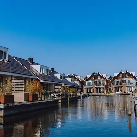 Апартаменты Spacious Lakeside Retreat, Cleaning Included