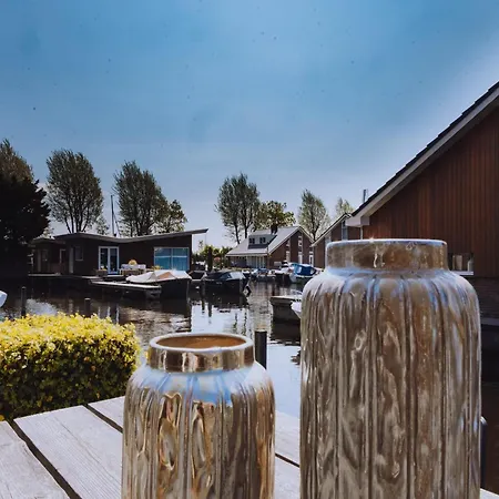 Апартаменты Spacious Lakeside Retreat, Cleaning Included