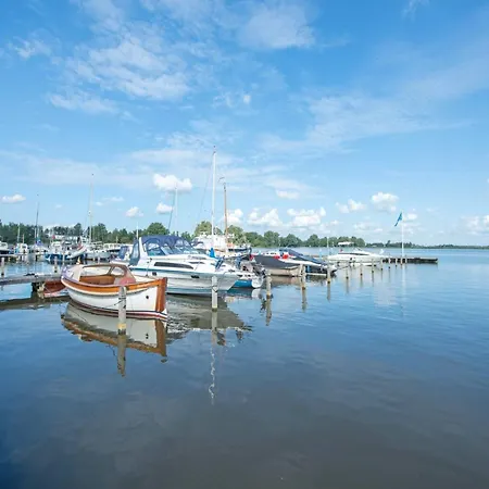 Spacious Lakeside Retreat, Cleaning Included *