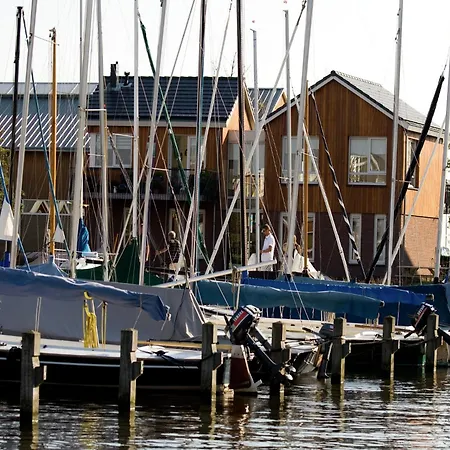 Spacious Lakeside Retreat, Cleaning Included *