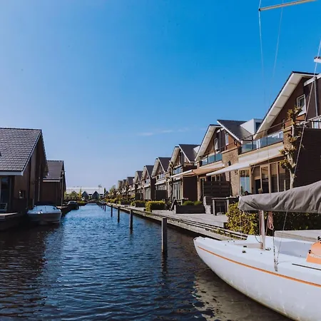 Spacious Lakeside Retreat, Cleaning Included *